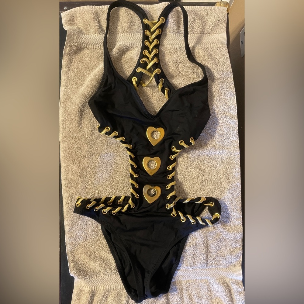 Betsy Johnson cut out swim suit